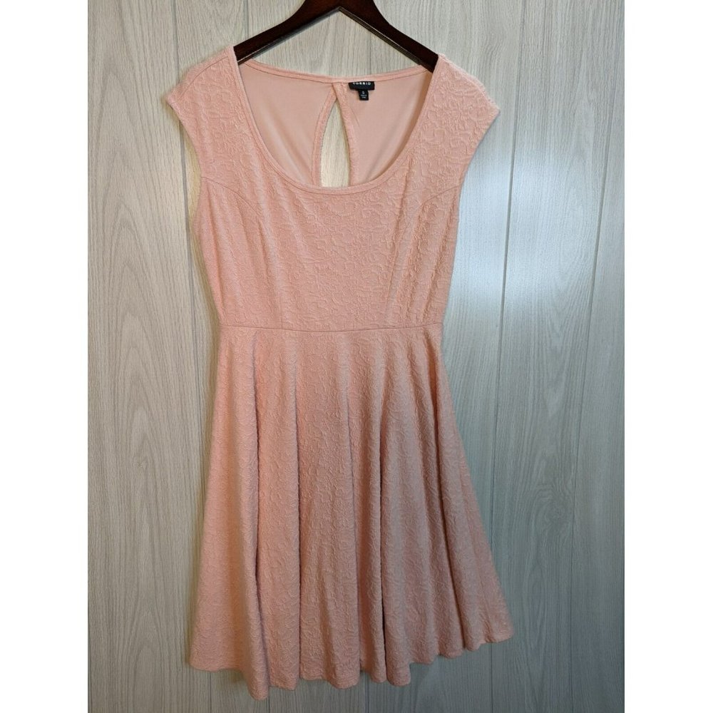 Gorgeous Torrid Lace Textured Dress Size 0X Light Pink Shirt Sleeve A line
